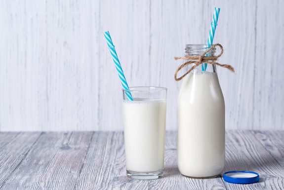 đau dạ dày có được uống sữa không