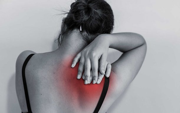 Vì sao đau dưới xương bả vai bên trái (phải) sau lưng?