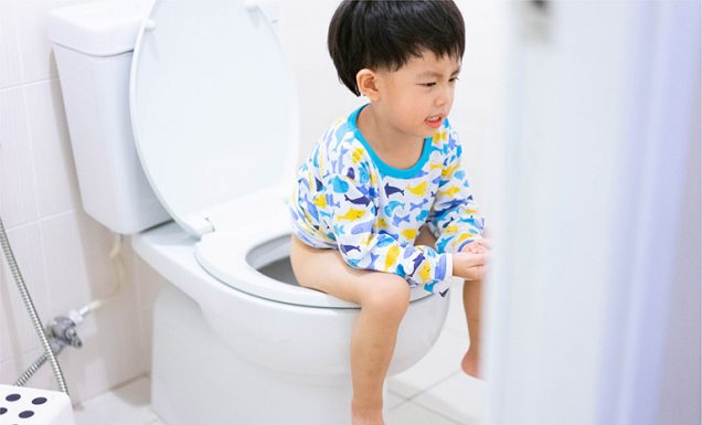 Trẻ bị táo bón không đi ngoài được là do đâu?